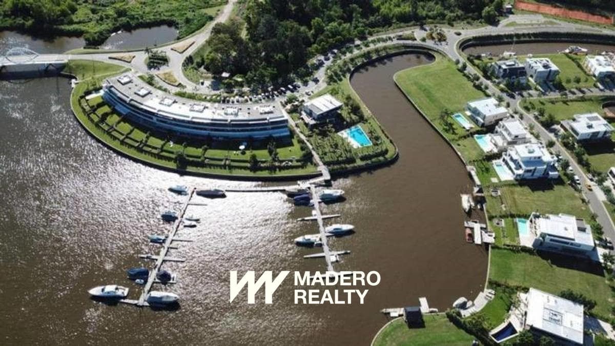 Barrio, El Yacht